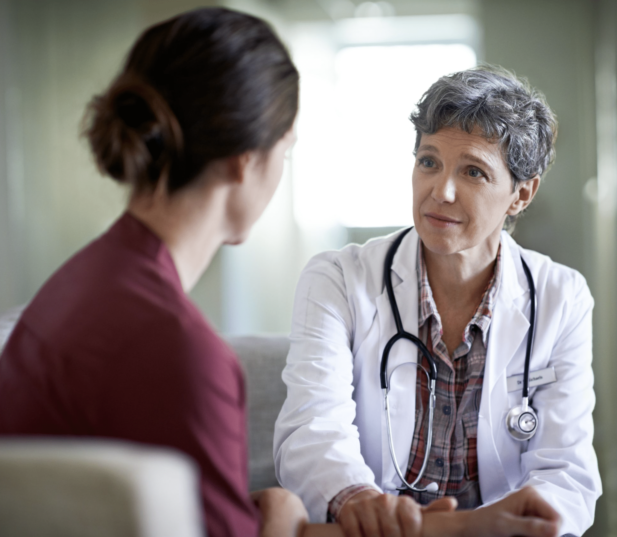 Relatyv - Doctor with patient to come up with pain relief options